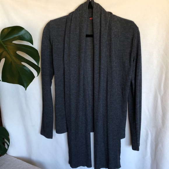 21 - Gray light sweater wrap. No closure. Size small - Picture 1 of 4